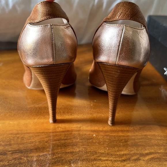 Beautifully constructed open toe heels - Picture 2 of 5